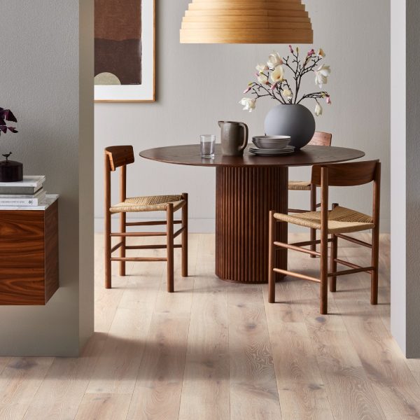 Pavimento in legno, parquet, lvt, spc, laminato, battiscopa, posa pavimento, colle e vernici parquet
